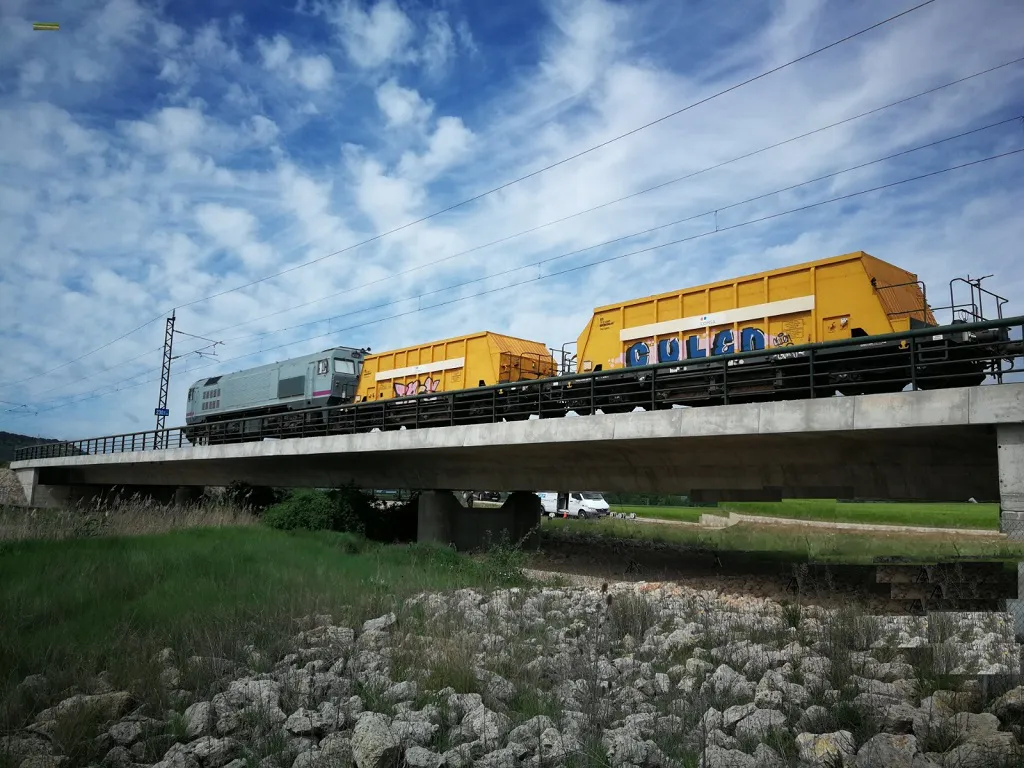 Adif comienza las pruebas de carga de los viaductos de la línea Venta de Baños-Burgos