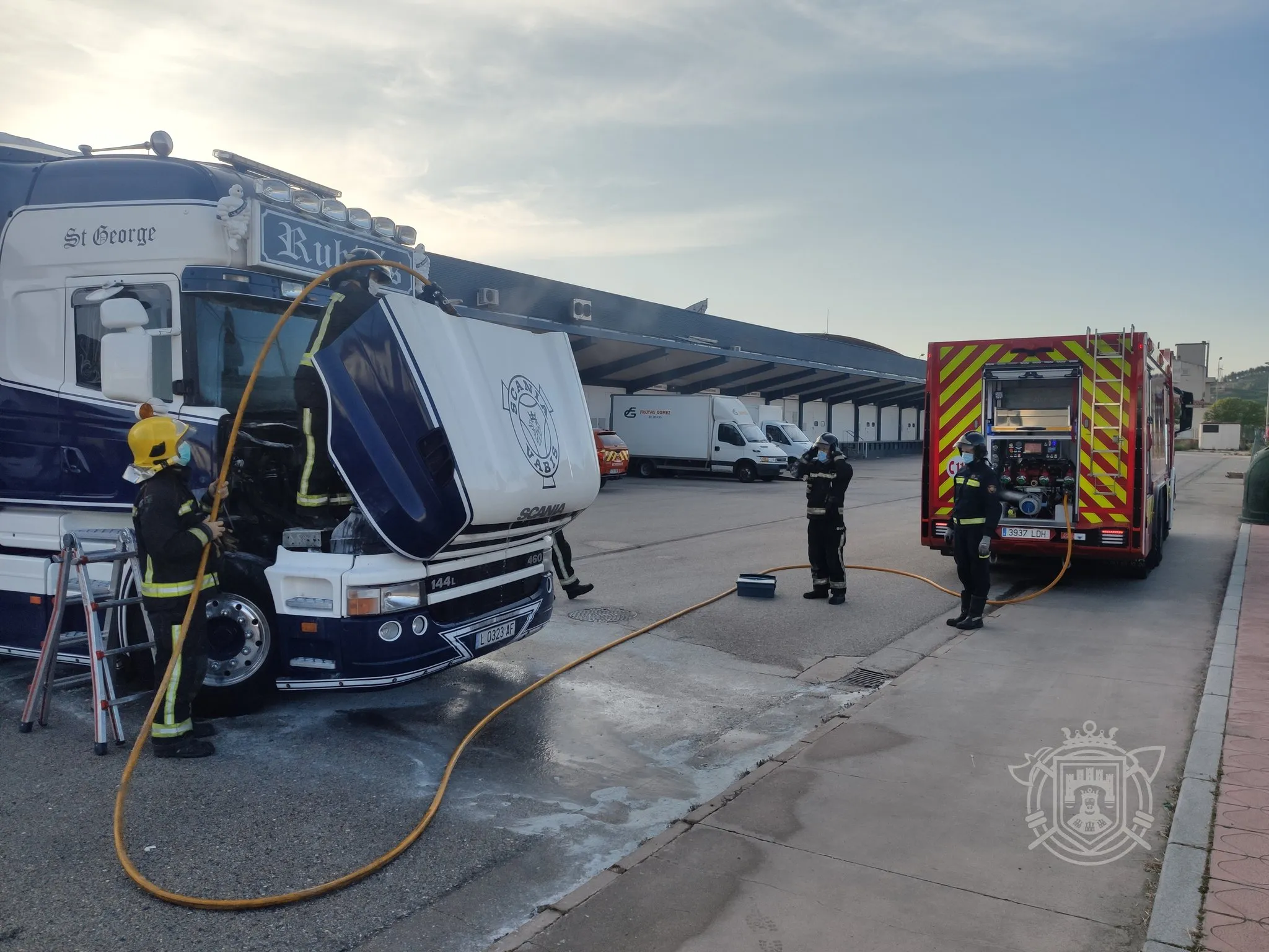 Un atropello, un detenido y un camión incendiado este sábado