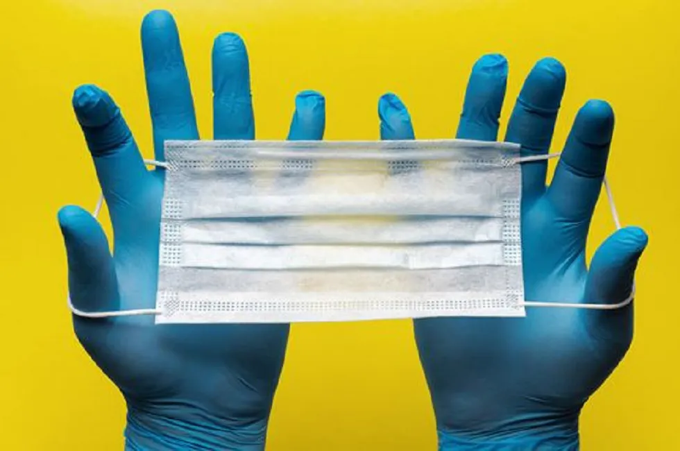 Correos internos alegan falta de material de protección en Castilla y León y piden al personal trasladar pacientes sin guantes