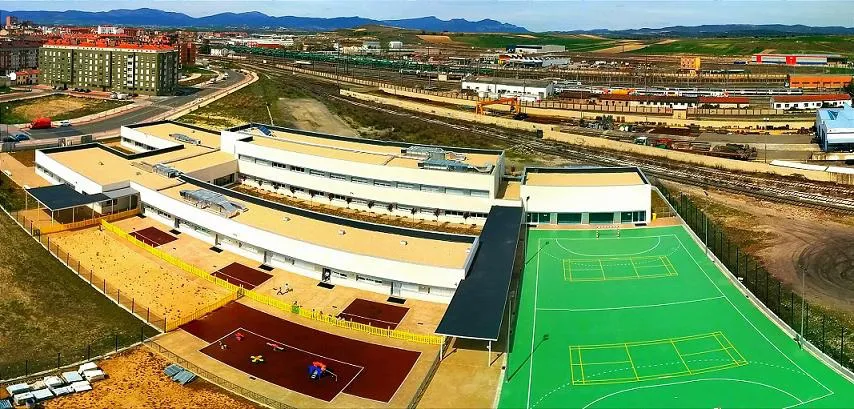 Castilla y León consigue el compromiso del Gobierno de obtener un protocolo de seguridad para los centros docentes