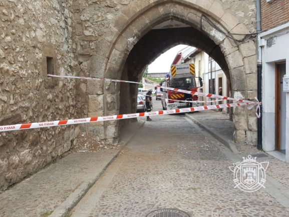 Multarán a los vehículos no autorizados que circulen por el Arco del Amparo de Burgos
