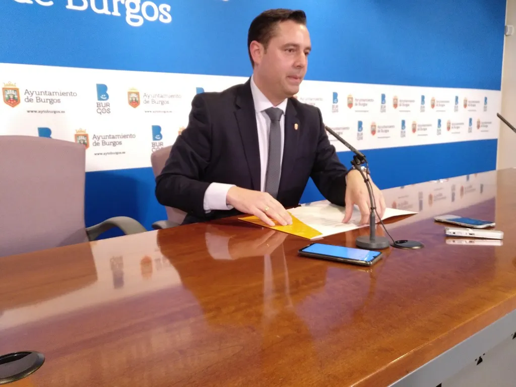 De la Rosa asegura que Burgos necesita dotarse de un presupuesto para satisfacer sus necesidades