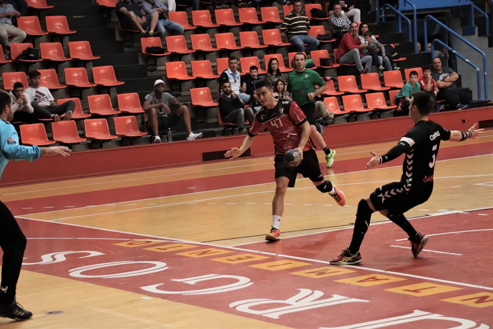 Juan Tamayo, un año más en el Balonmano Burgos