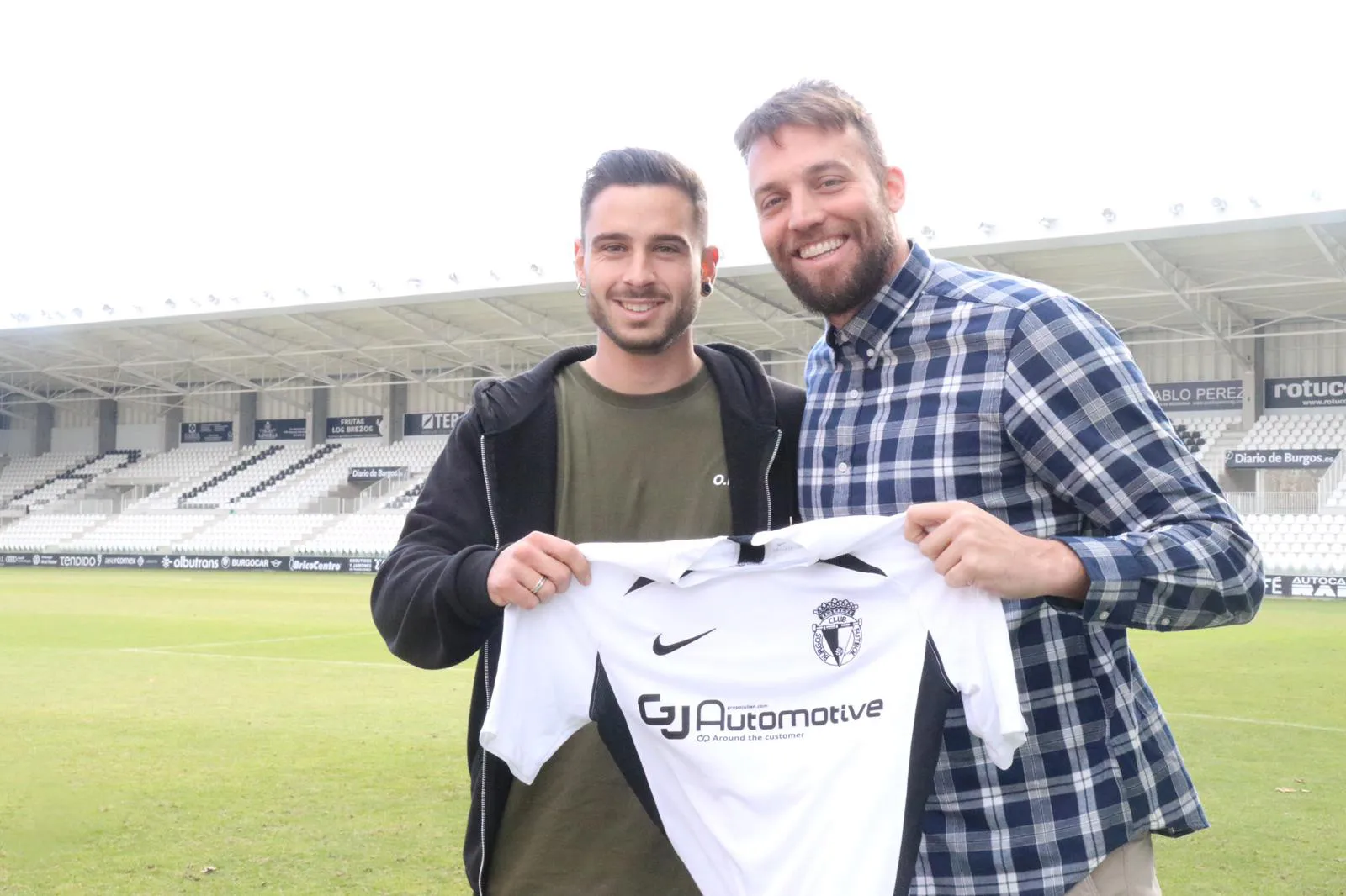 Fútbol Burgos: El jugador del Burgos CF, Miki Muñoz, renueva para la próxima temporada
