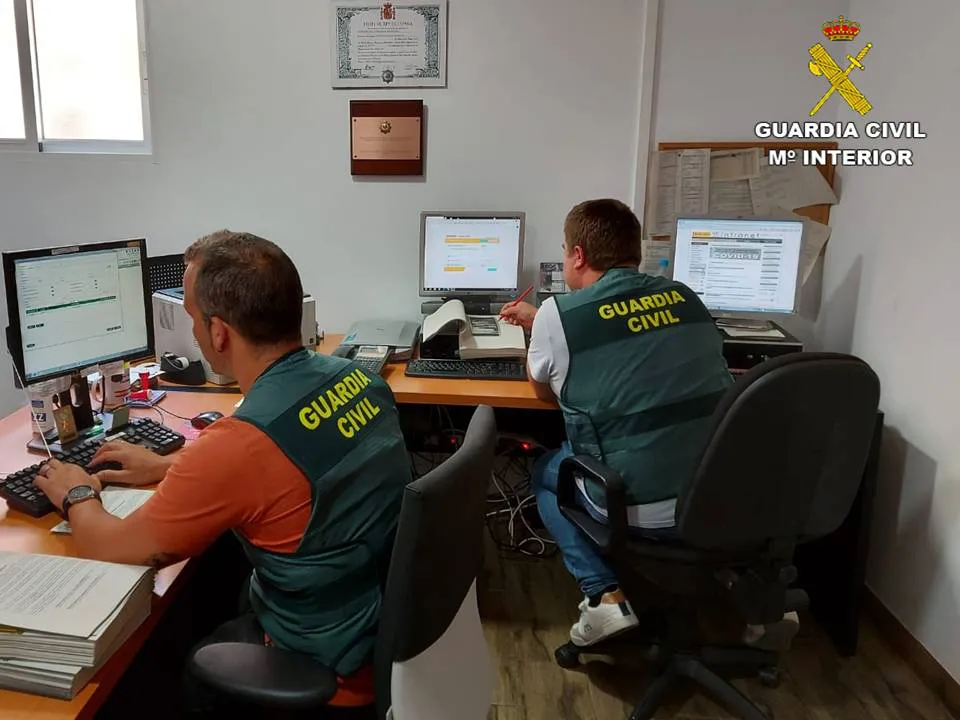 La Guardia Civil esclarece un total de 35 estafas cometidas a través de una página web de compra-venta de objetos de segunda mano