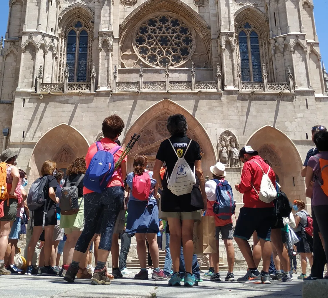 Los peregrinos del Camino de Santiago burgalés llegan a la Catedral de Burgos