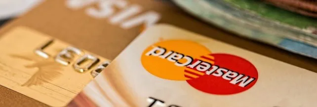 La Junta y Caixabank facilitan el pago de tributos con tarjeta a través de terminales instalados en las dependencias de la Administración