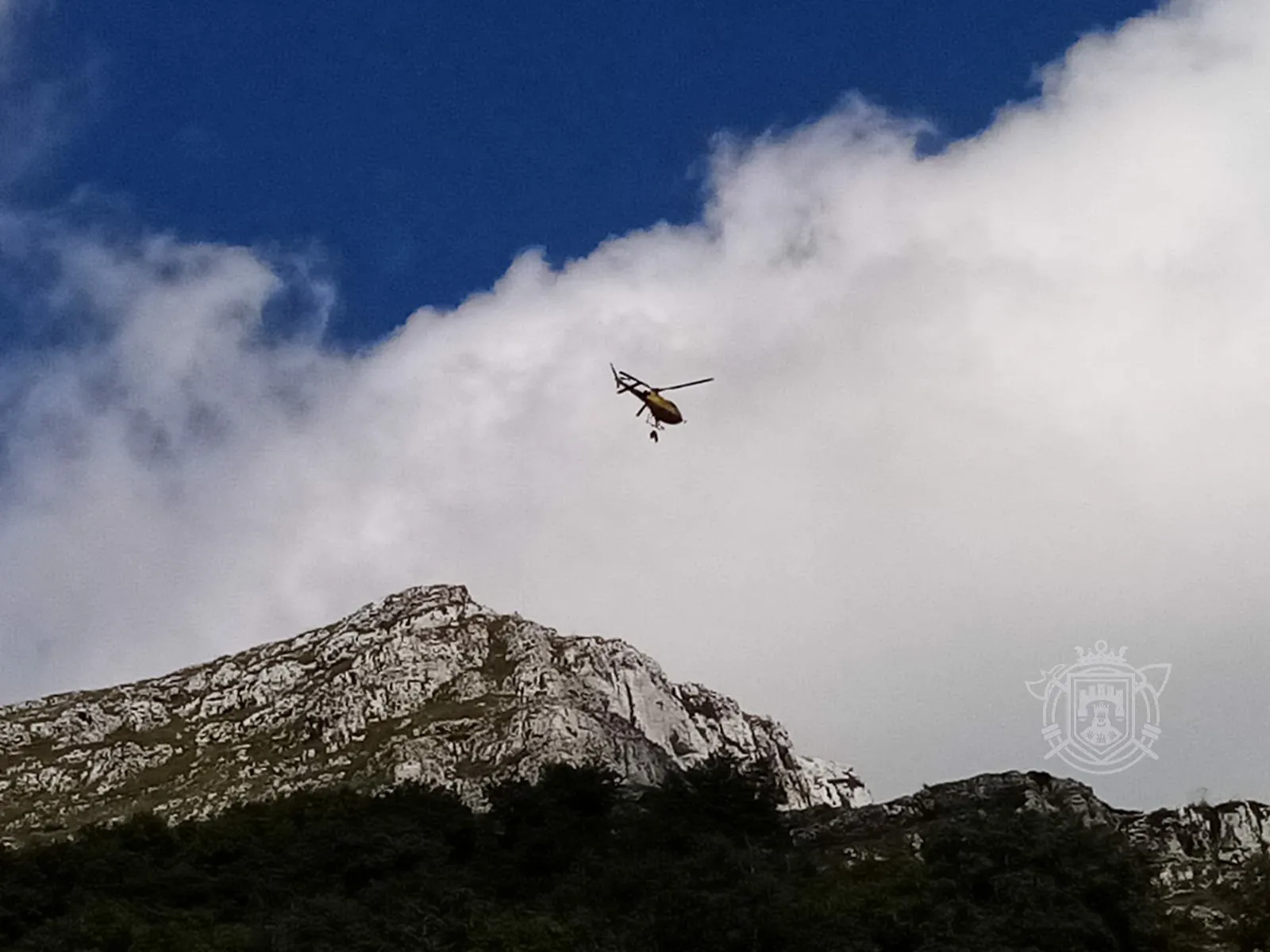 Rescatado por aire un hombre accidentado en Lunada