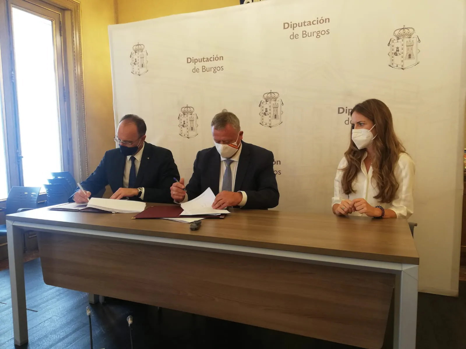 Diputación y dos entidades bancarias firman por un importe total de 25 millones de euros
