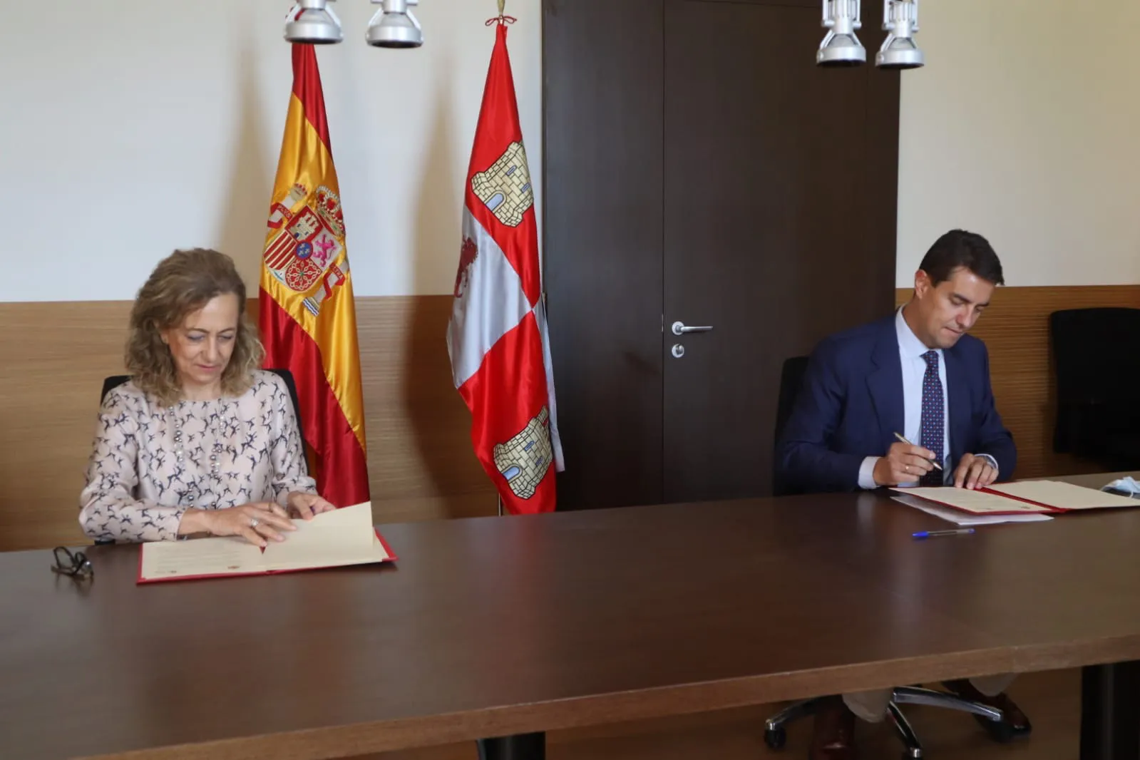 La Junta y la Fiscalía de la Comunidad firman el convenio en materia de formación para el año 2020