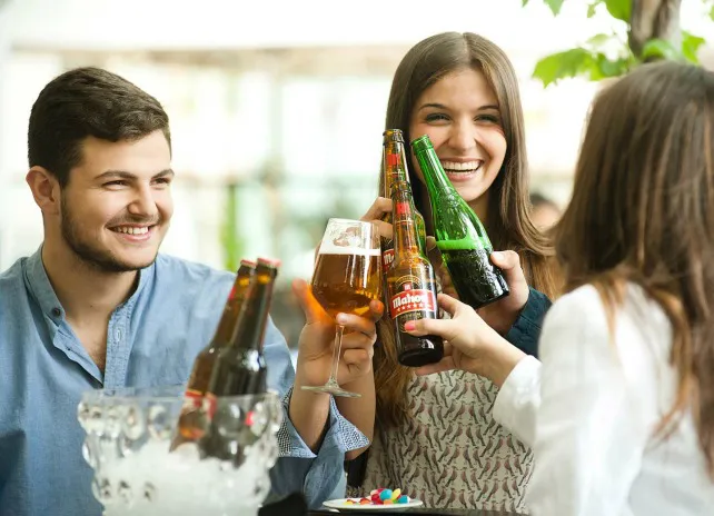 Radiografía del rebrote del coronavirus: en familia, el trabajo y yendo de fiesta