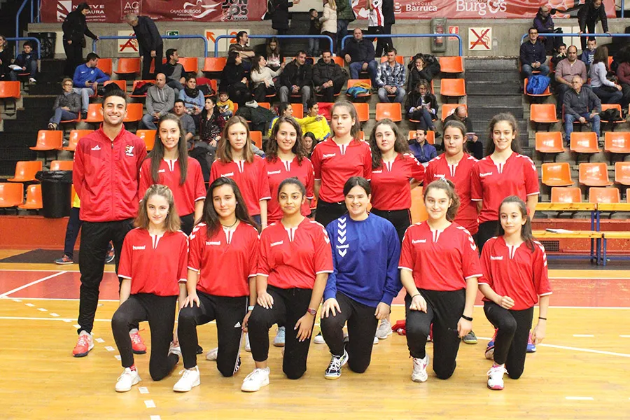 El Balonmano Burgos busca niñas que quieran jugar al balonmano
