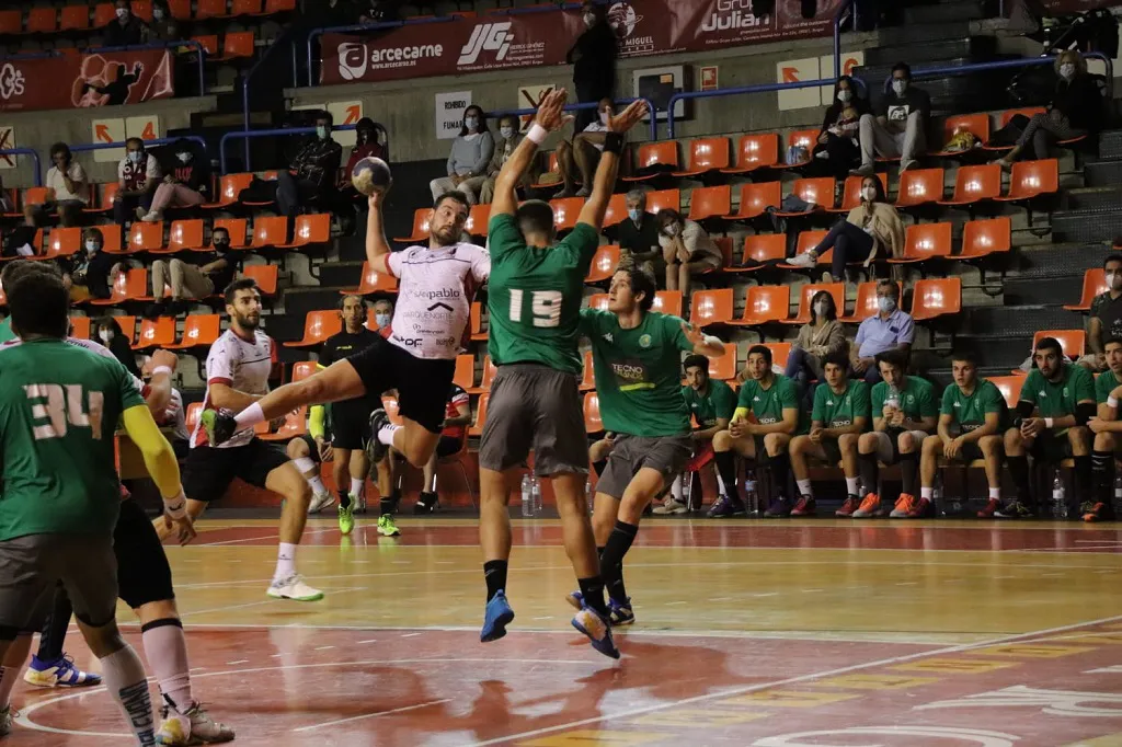 El UBU San Pablo cae ante el Villa de Aranda en un derbi igualado (27-31)