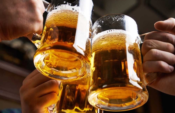 El consumidor de cerveza es sociable, concienciado con el medioambiente y con una activa vida social