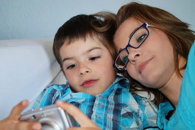Los padres tendrán baja laboral para guardar cuarentena si sus hijos dan positivo por COVID-19