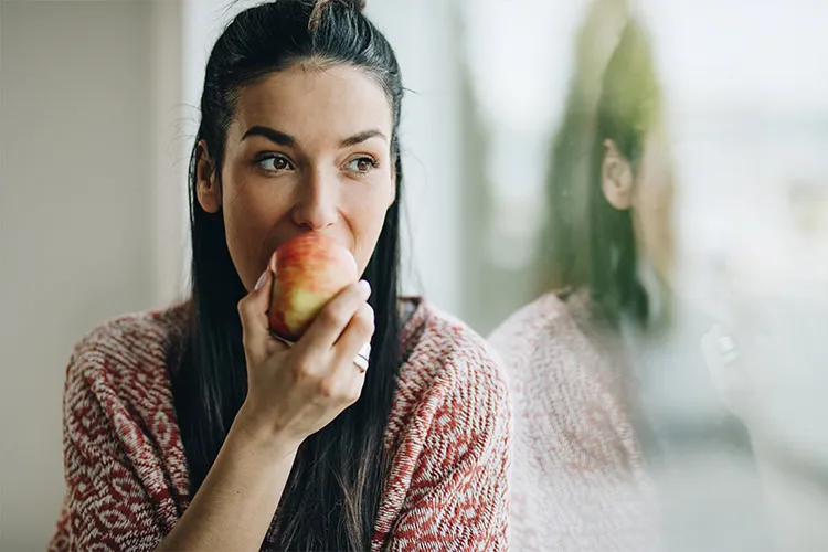 ¿Es bueno comer fruta por la noche?