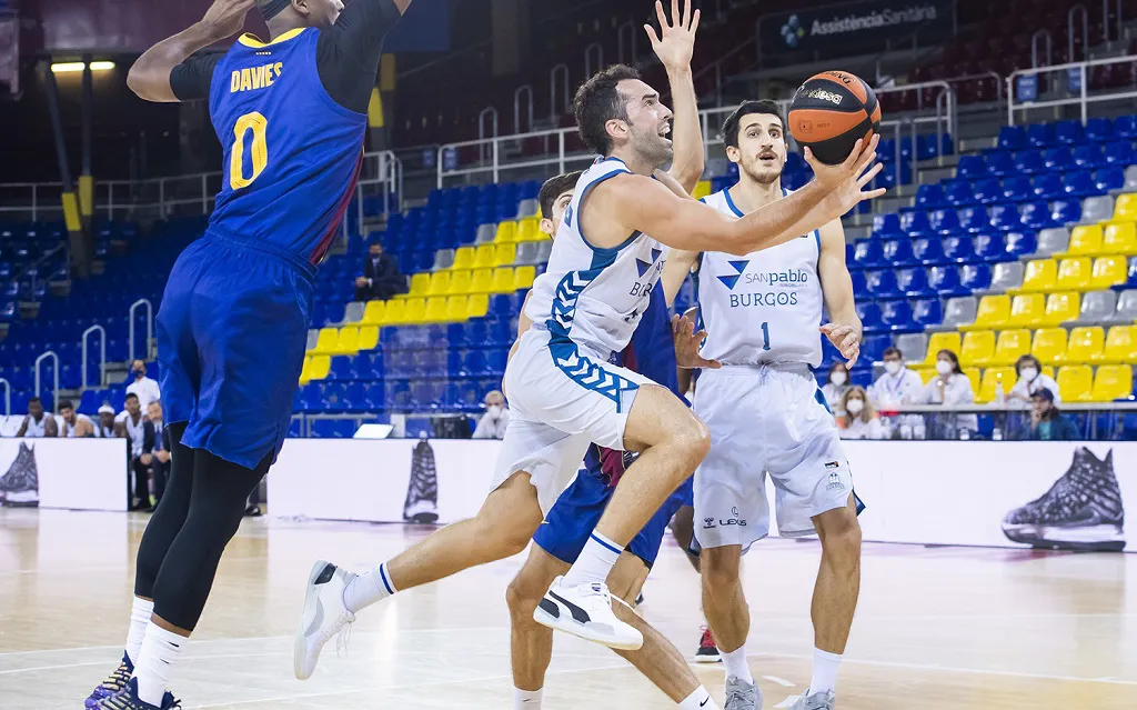 Un polémico arbitraje impide la victoria del Hereda San Pablo Burgos en Barcelona (89-86)