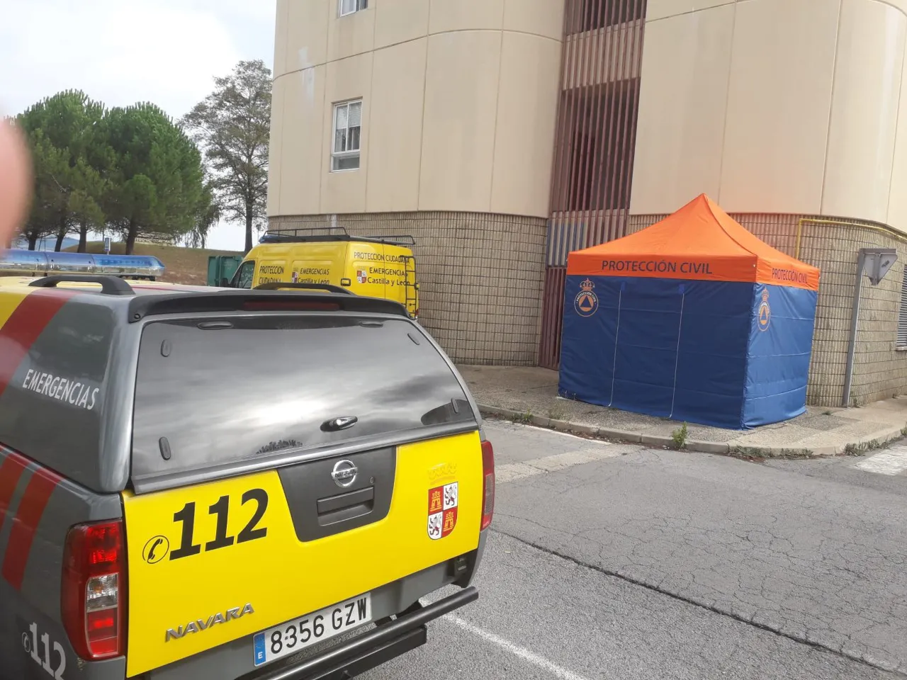 COVID-19 Burgos: Instalan en el hospital de Miranda carpas para actuar como salas de espera y base para el covidcar