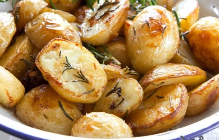 Cómo asar patatas rápidamente en el microondas