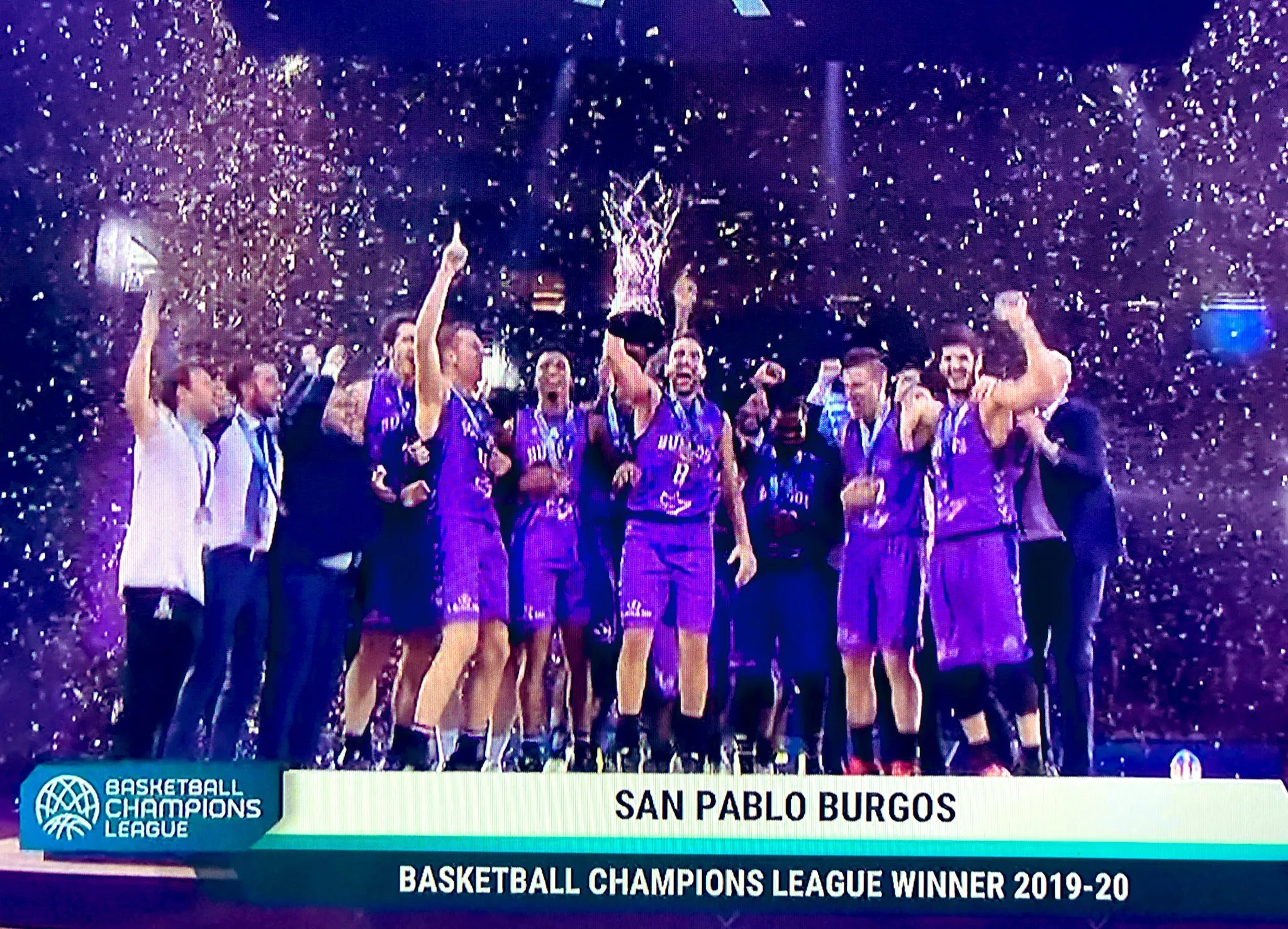 Baloncesto Burgos: Celebridades como Pau Gasol y Antoni Daimiel felicitan al San Pablo Burgos por su victoria ante el AEK