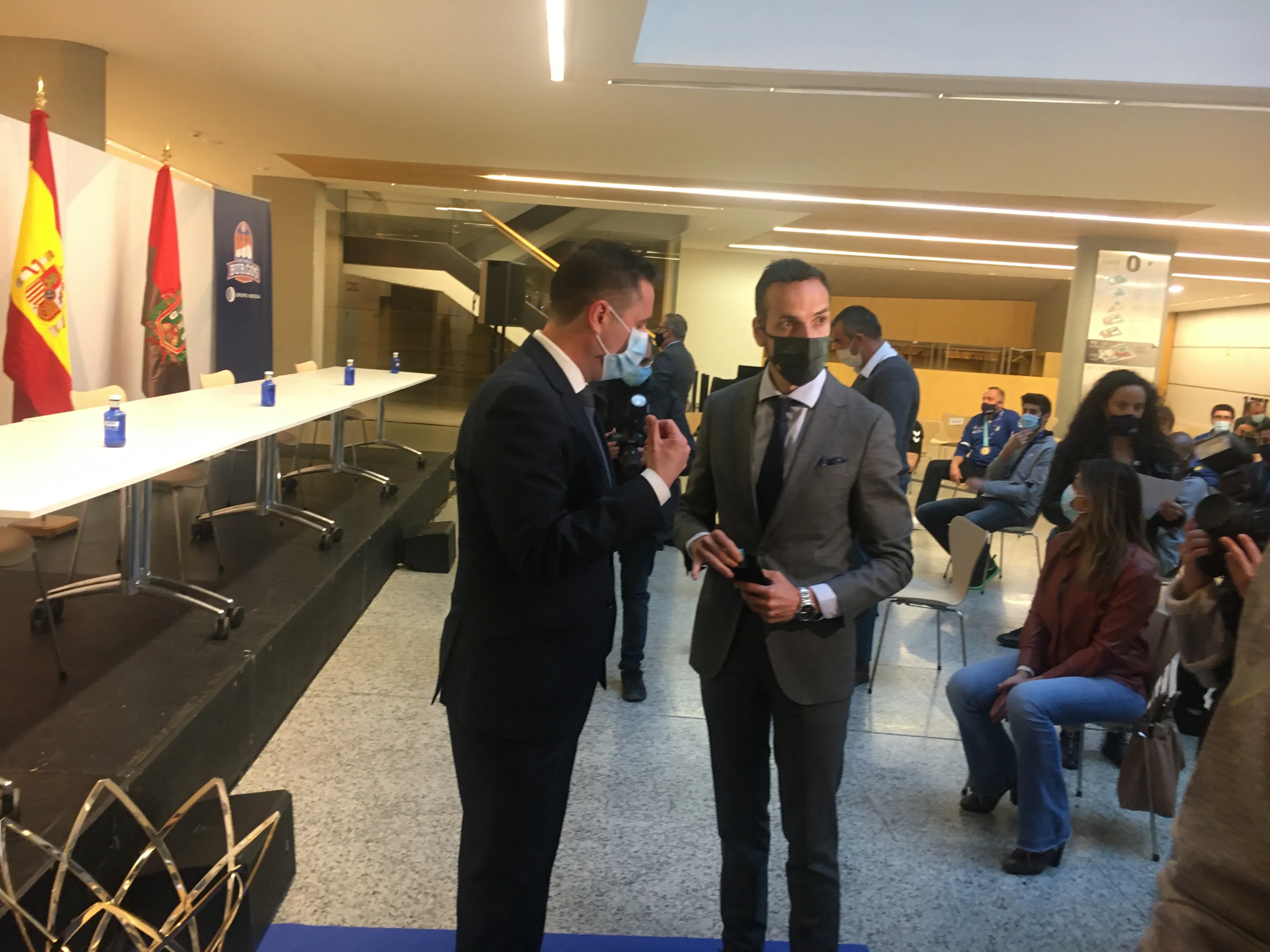 Foto 2 - Baloncesto Burgos: El Cid se pone su equipaci&oacute;n para recibir a los campeones de Europa