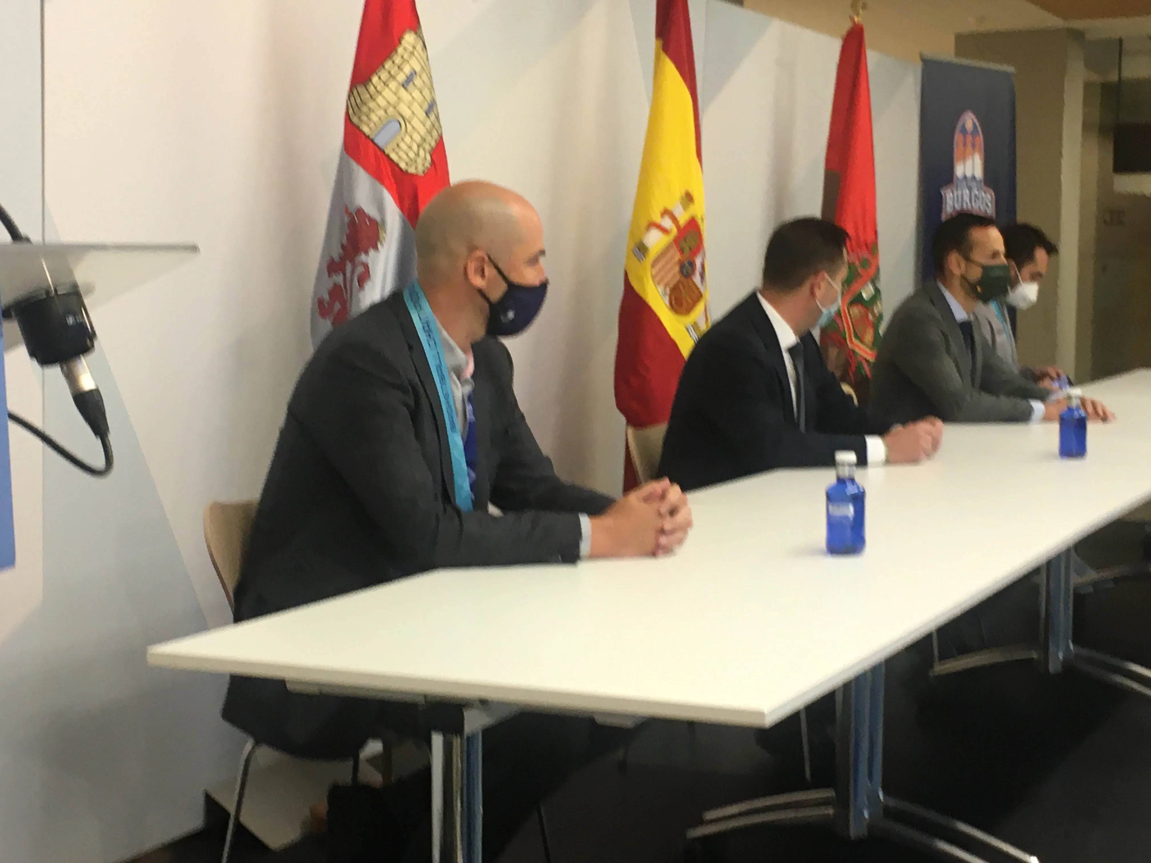 Foto 4 - Baloncesto Burgos: El Cid se pone su equipaci&oacute;n para recibir a los campeones de Europa