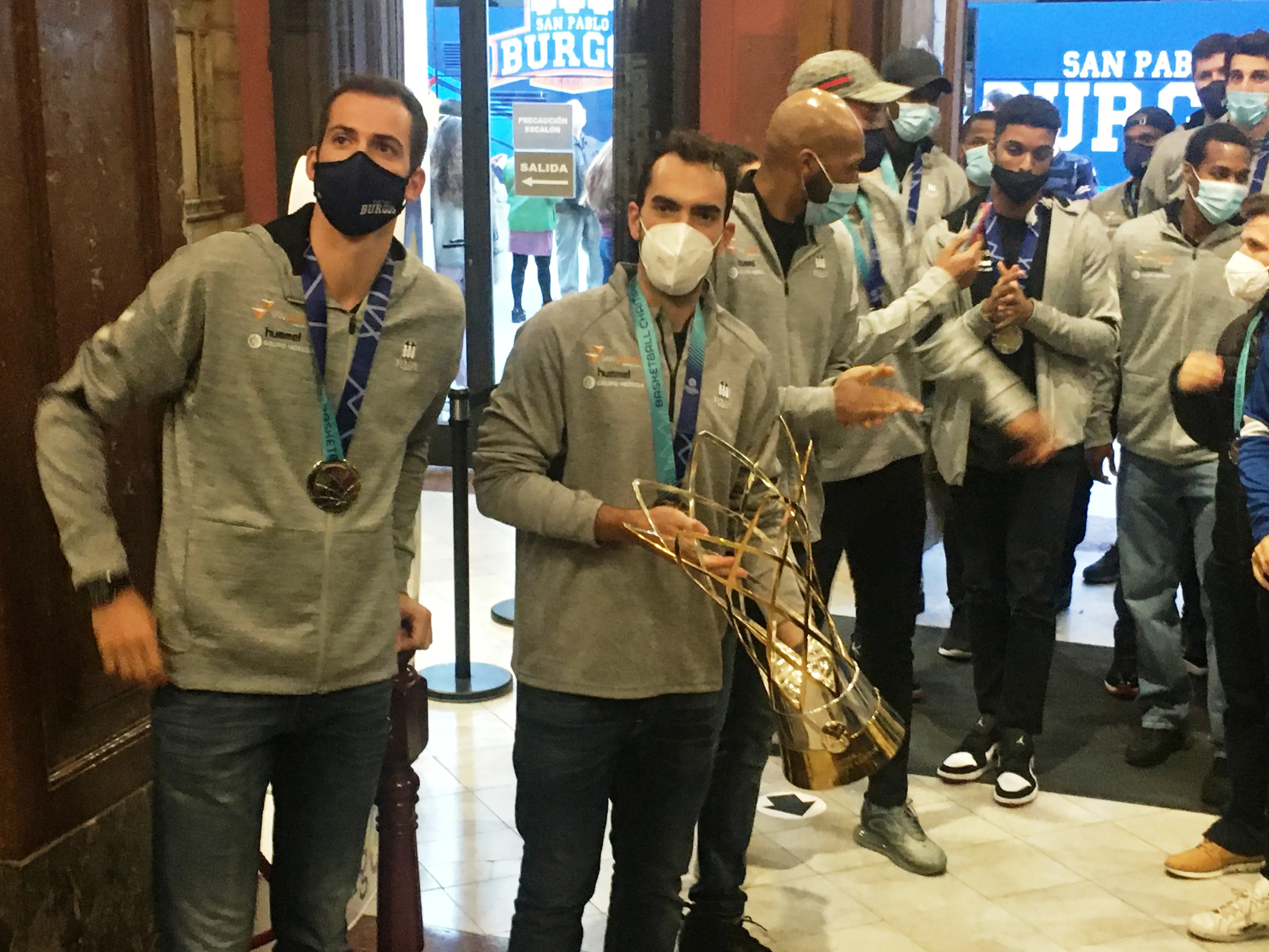 Foto 5 - Baloncesto Burgos: El Cid se pone su equipaci&oacute;n para recibir a los campeones de Europa