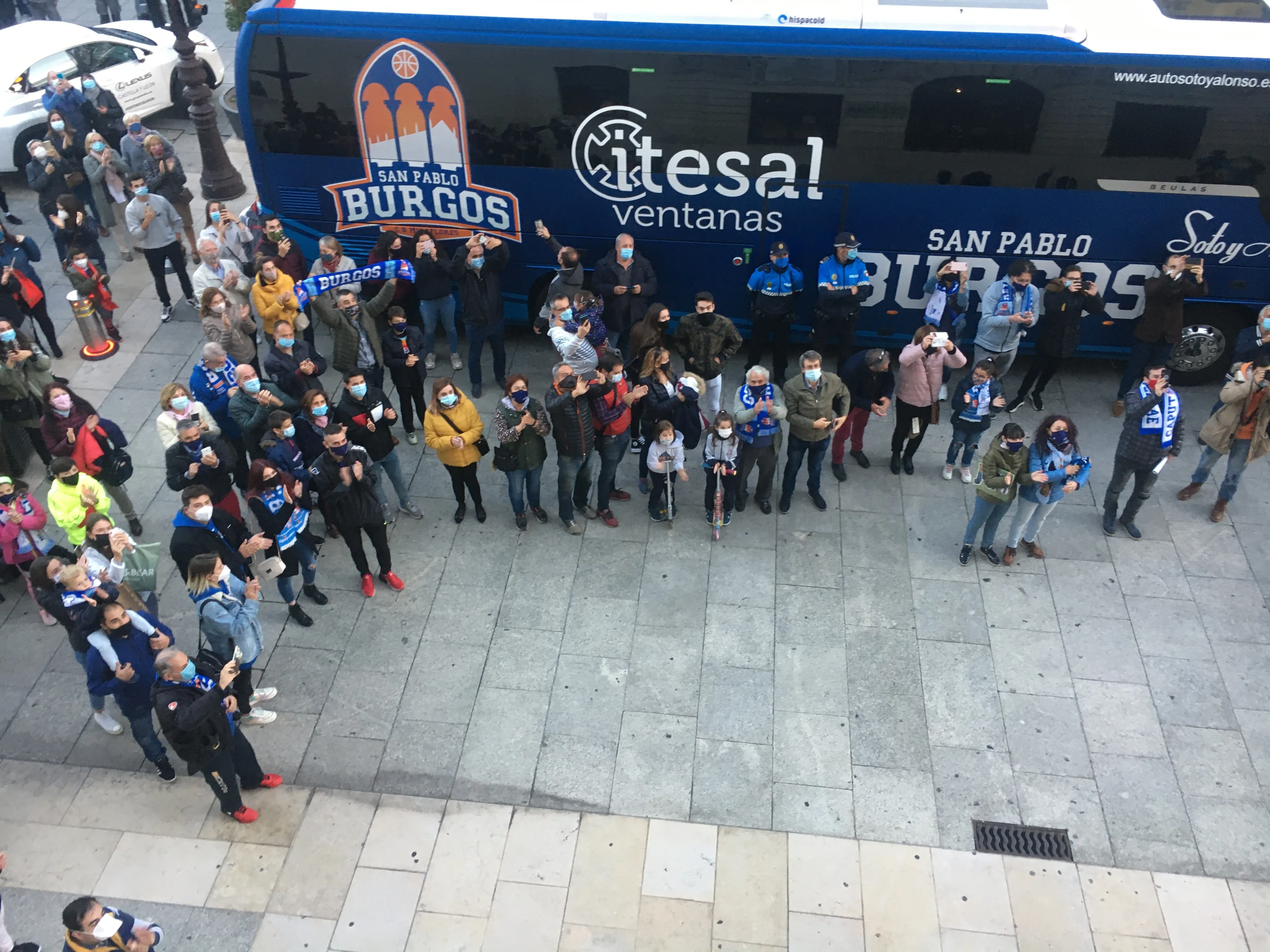 Foto 8 - Baloncesto Burgos: El Cid se pone su equipaci&oacute;n para recibir a los campeones de Europa