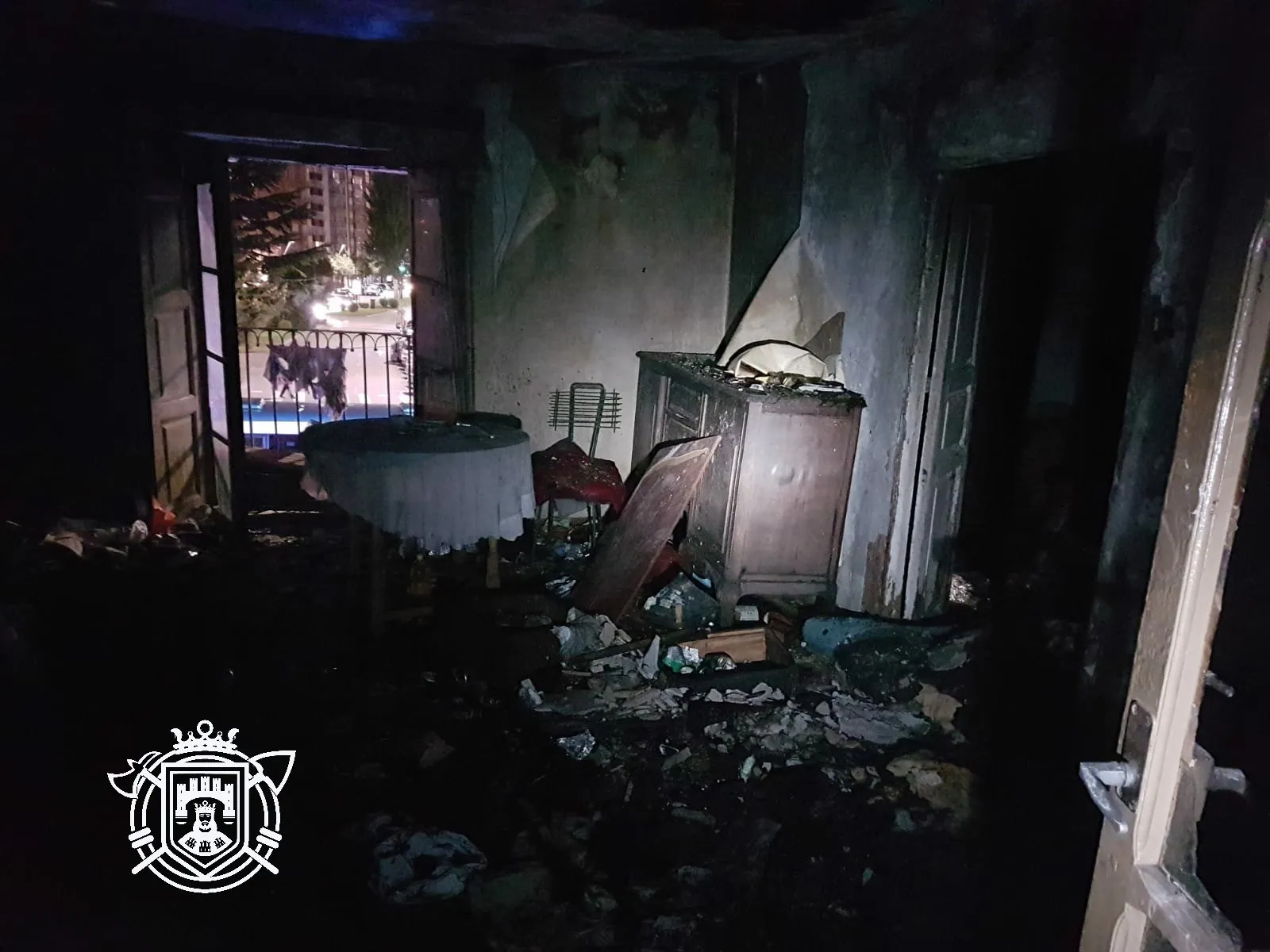 Los Bomberos sofocan el fuego que afectaba a una vivienda abandonada