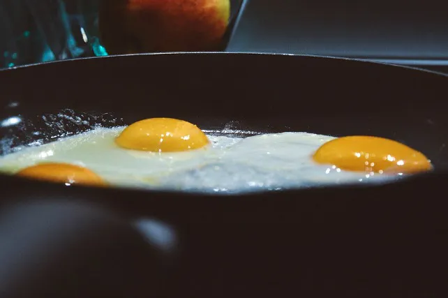 Trucos para recalentar huevos y que queden como recién hechos