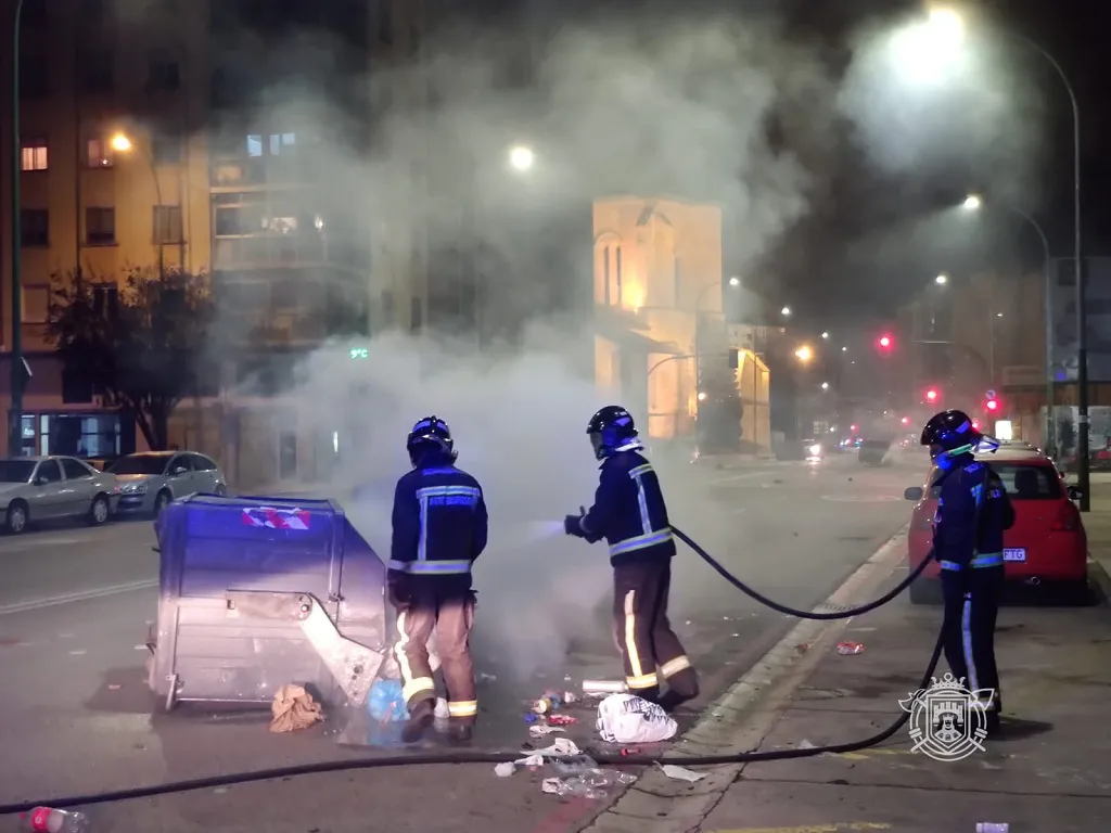 COVID-19 Burgos: Graves disturbios en Gamonal y otros barrios de Burgos por la implantación del toque de queda