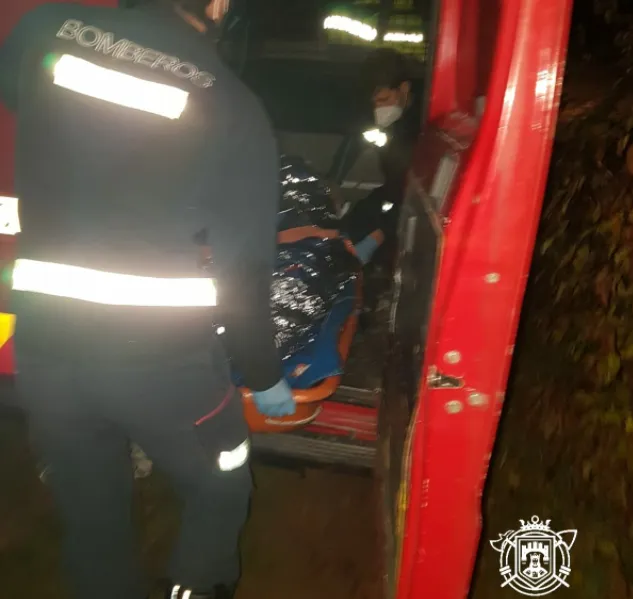 Bomberos socorren a un ciclista herido en Cardeñajimeno