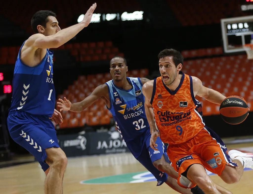El Hereda San Pablo Burgos recupera a base de triples su mejor versión en Valencia (81-99)
