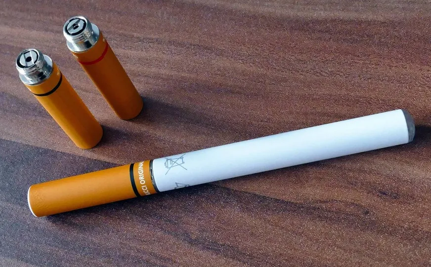 Sanidad advierte de los riesgos de fumar cigarrillos electrónicos