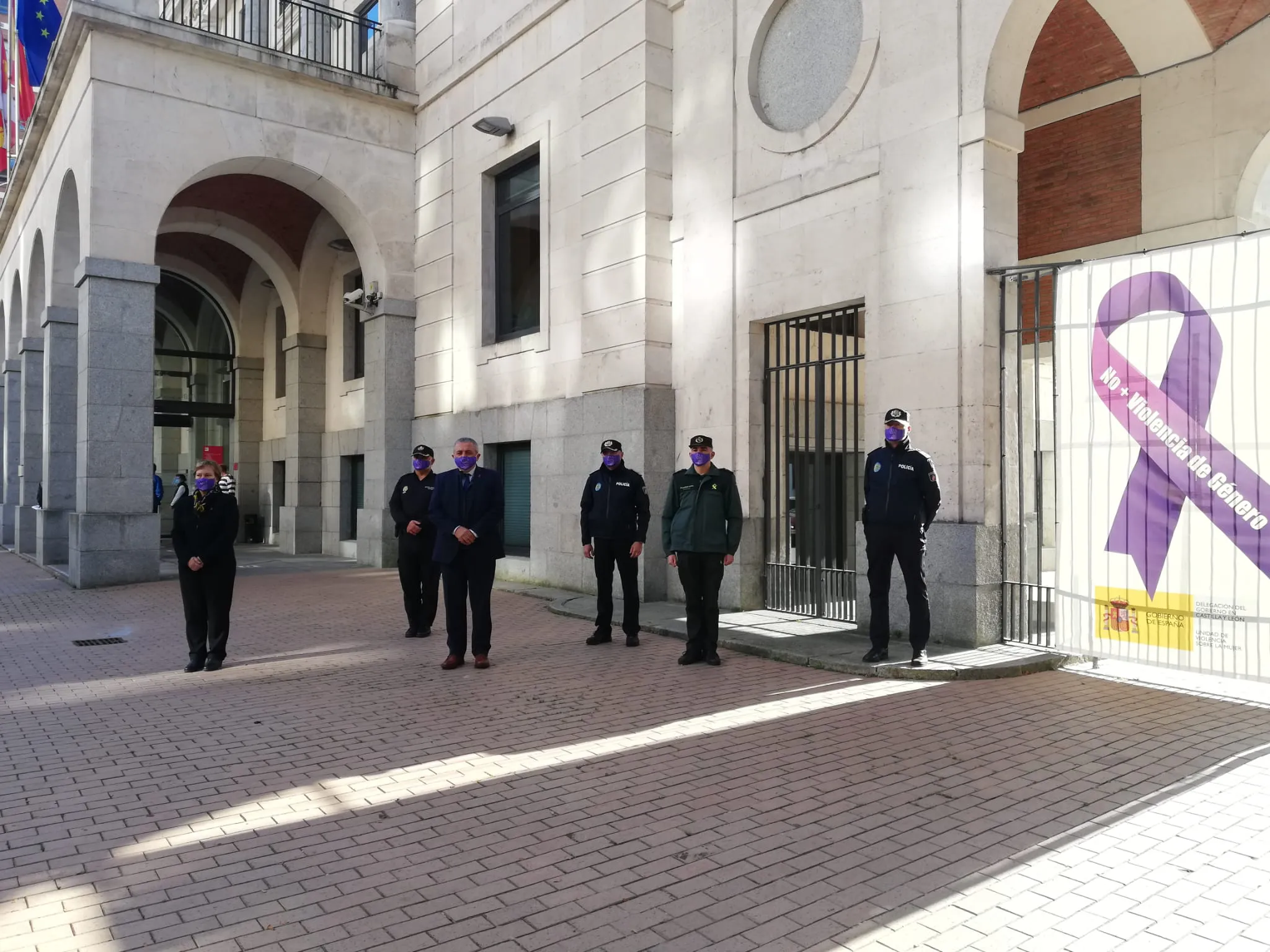 La Subdelegación del Gobierno en Burgos guarda un minuto de silencio por las víctimas de la violencia de género