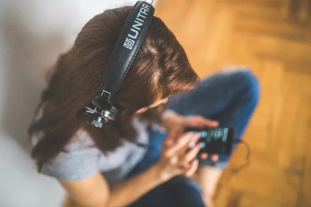 Cuatro claves para disfrutar de la música mientras cuidamos nuestra salud auditiva