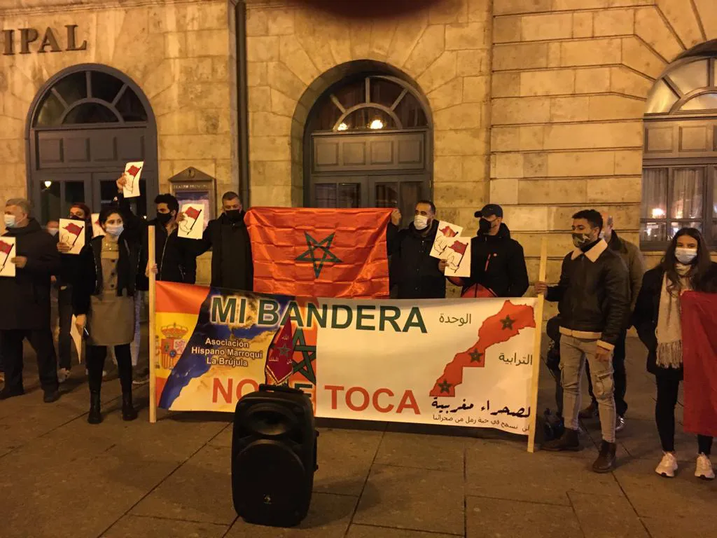 Medio centenar de marroquíes condenan los actos ocurridos en el consulado de Marruecos en Valencia