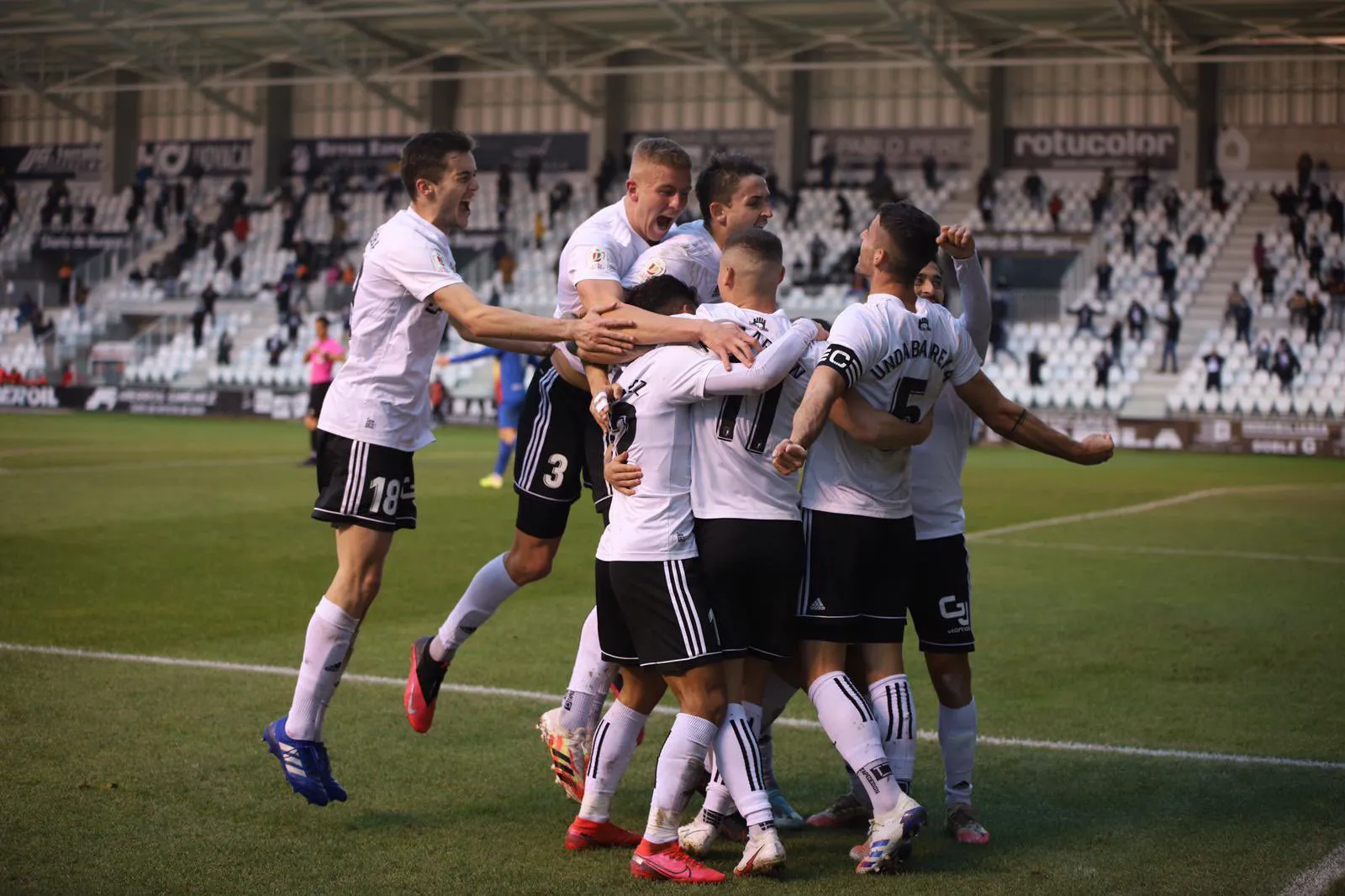 Fútbol Burgos: El Burgos, muy superior al Andorra, sigue vivo en la Copa (2-0)