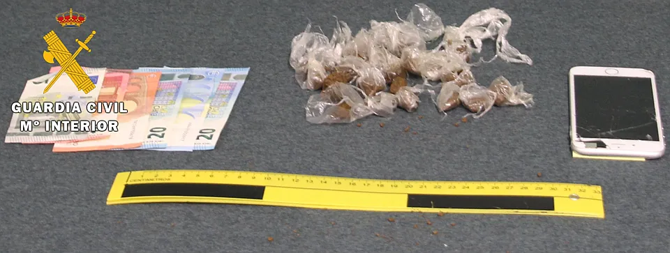 La Guardia Civil detiene a un joven por tráfico de drogas y amenazas