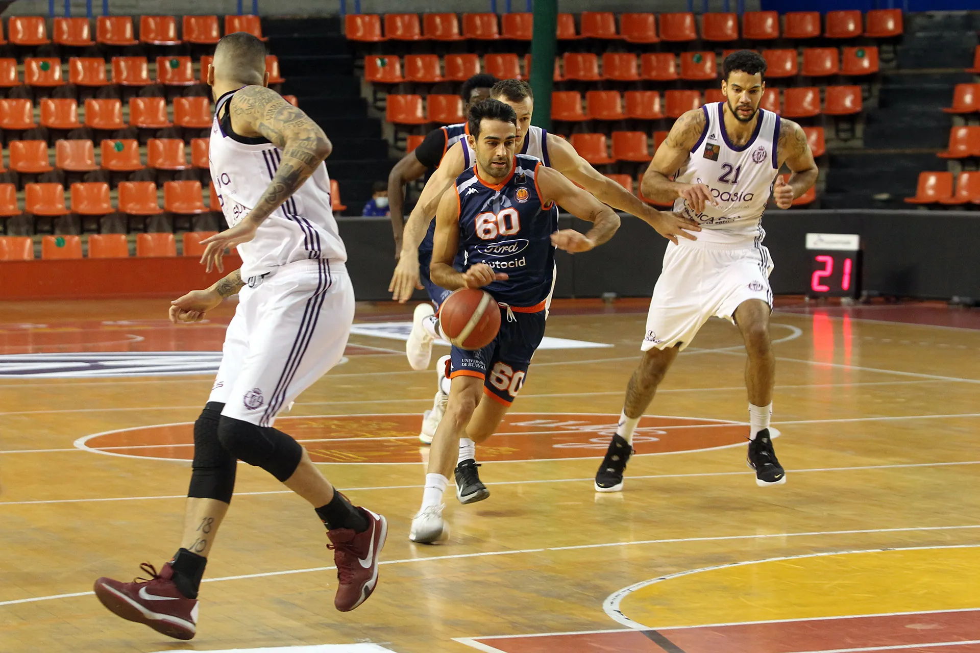 Baloncesto Burgos: El Tizona Universidad de Burgos se estrena ante su afición con un triunfo de casta