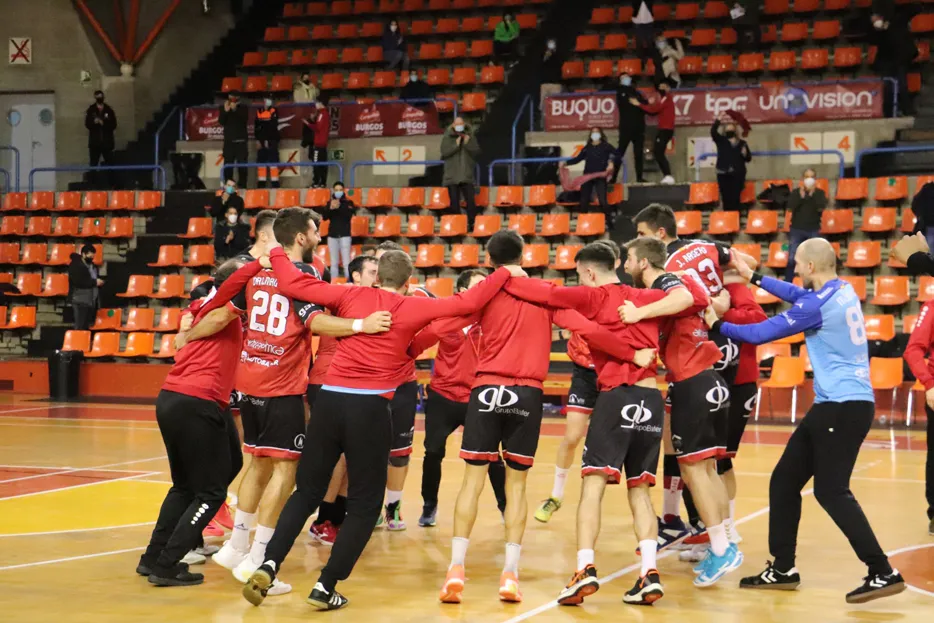 Victoria por todo lo alto del UBU San Pablo frente al Barça (37-32)