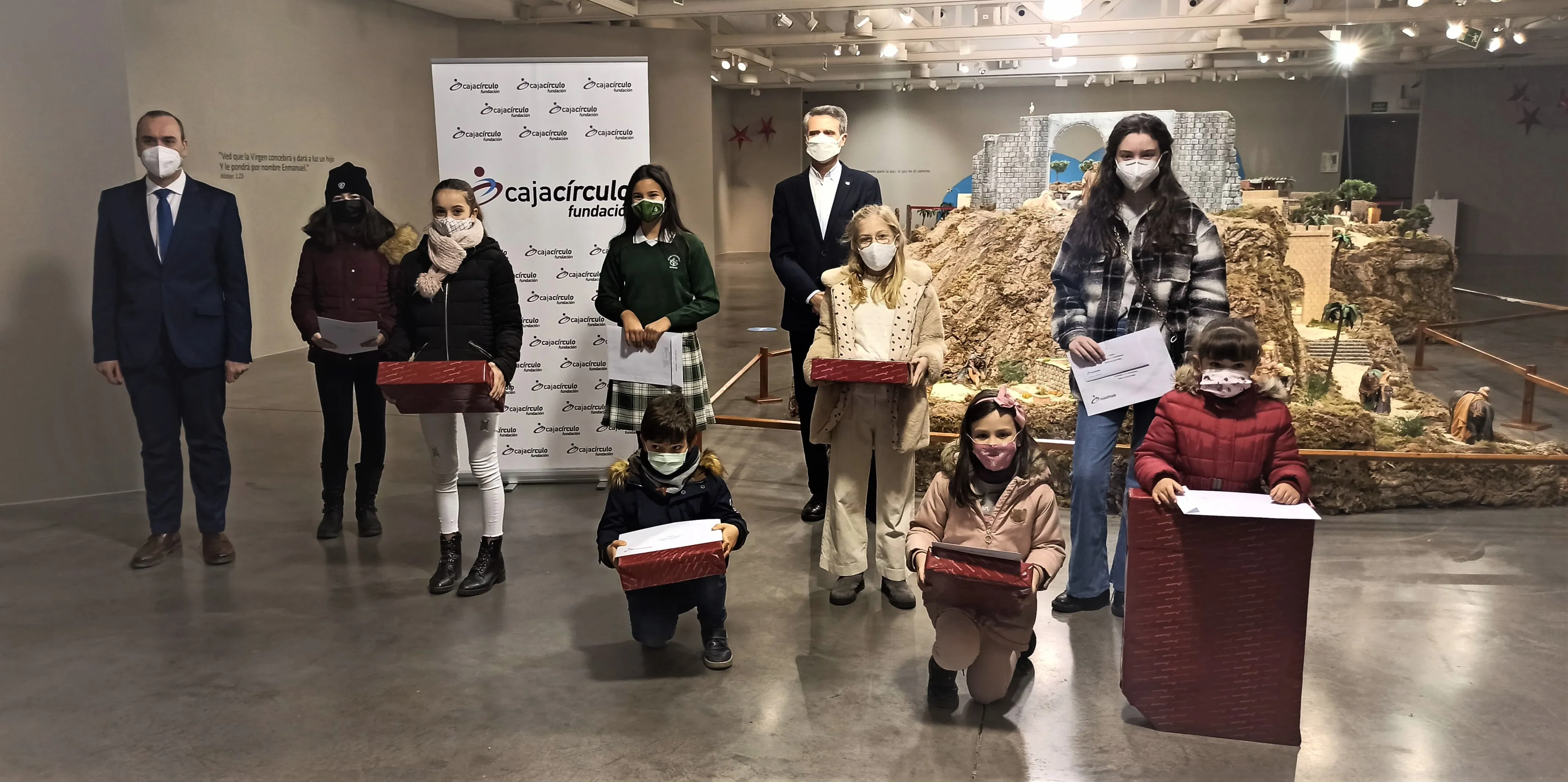 La F. Cajacírculo entrega los premios a los ganadores de los concursos de Poesía y Tarjetas de Navidad