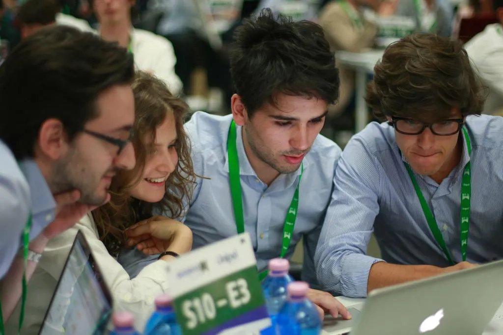 Universitarios burgaleses compiten para demostrar su talento empresarial en un programa educativo nacional