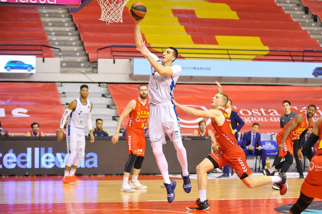 Baloncesto Burgos: 75-81. El despegue en el último cuarto completa una trabajada victoria en Murcia