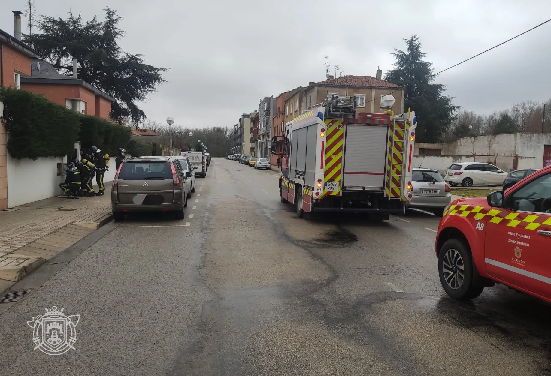 Bomberos de Burgos localizan una fuga de gas en la calle San Pedro Cardeña