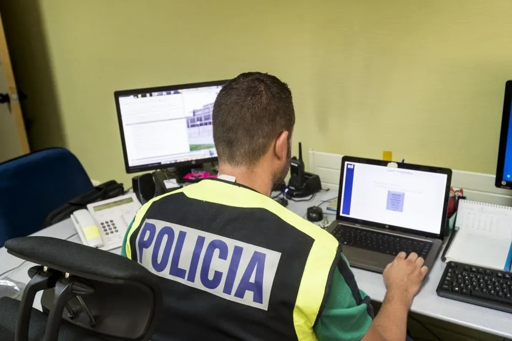 Detenida una joven por el hurto de productos tecnológicos valorados en más de 3.600 euros