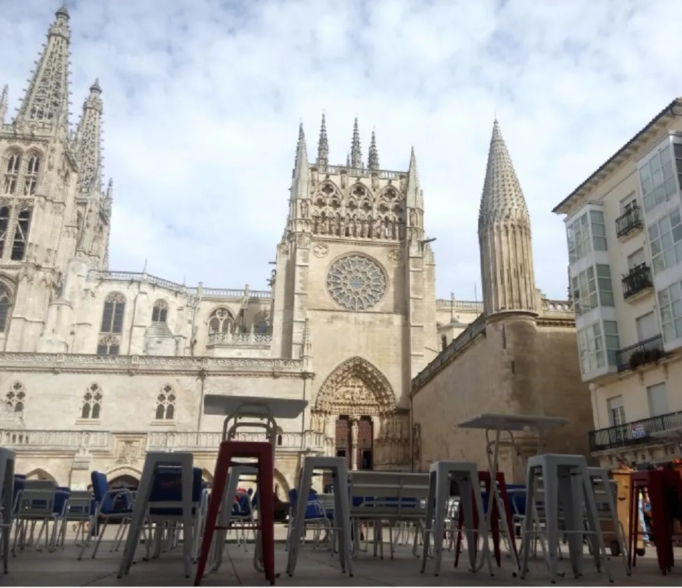 COVID-19 Burgos: ¿Pueden estar seis personas en una mesa de terraza en Burgos? La Policía dice que no