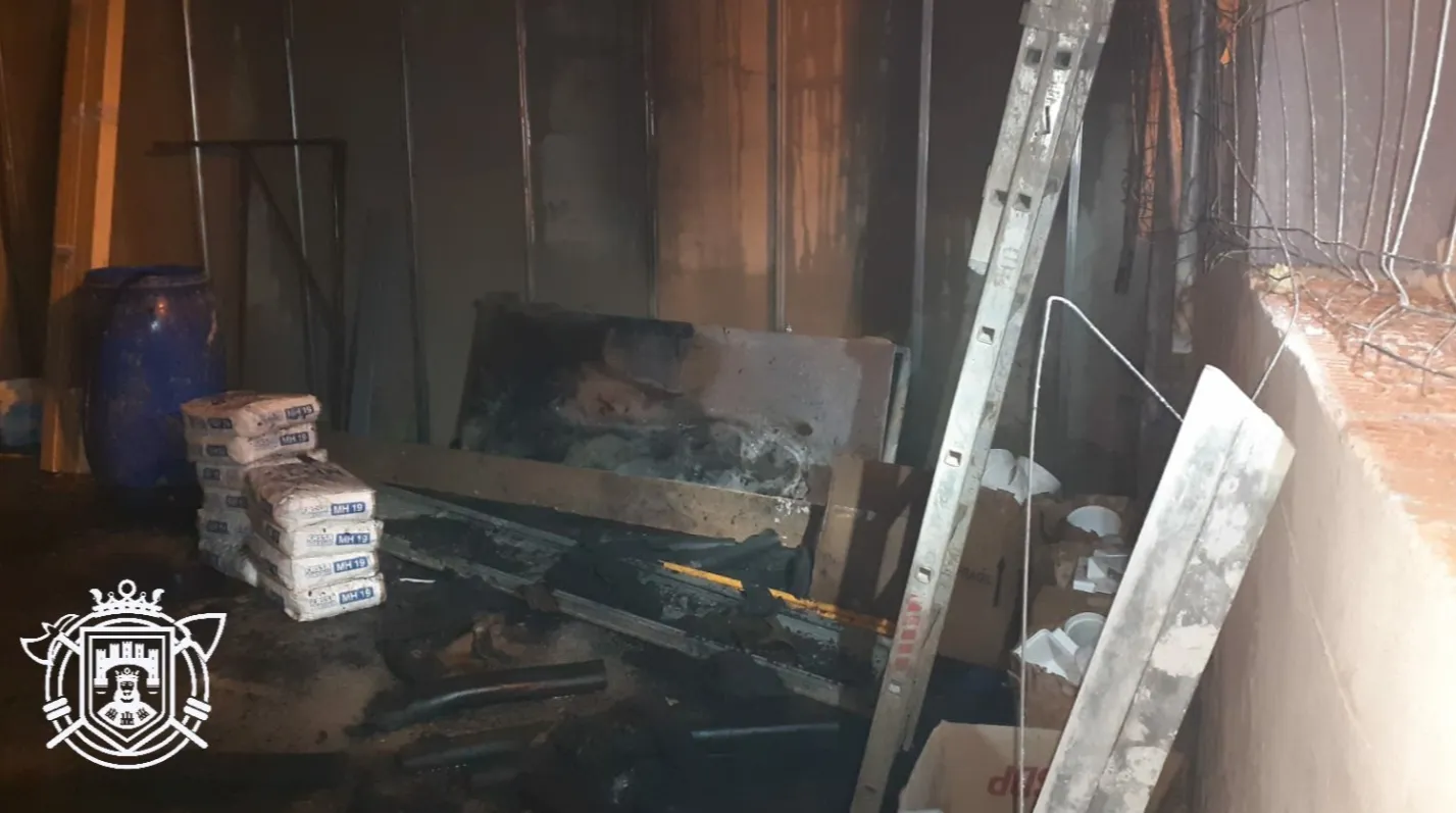 Incendio en un local comercial de la calle Las Rebolledas