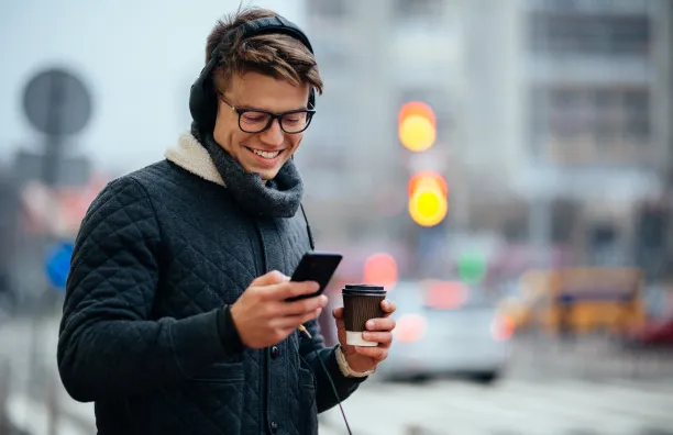 El 65% de los jóvenes españoles considera que un like o comentario en redes sociales es la nueva forma de flirtear cuando alguien te gusta