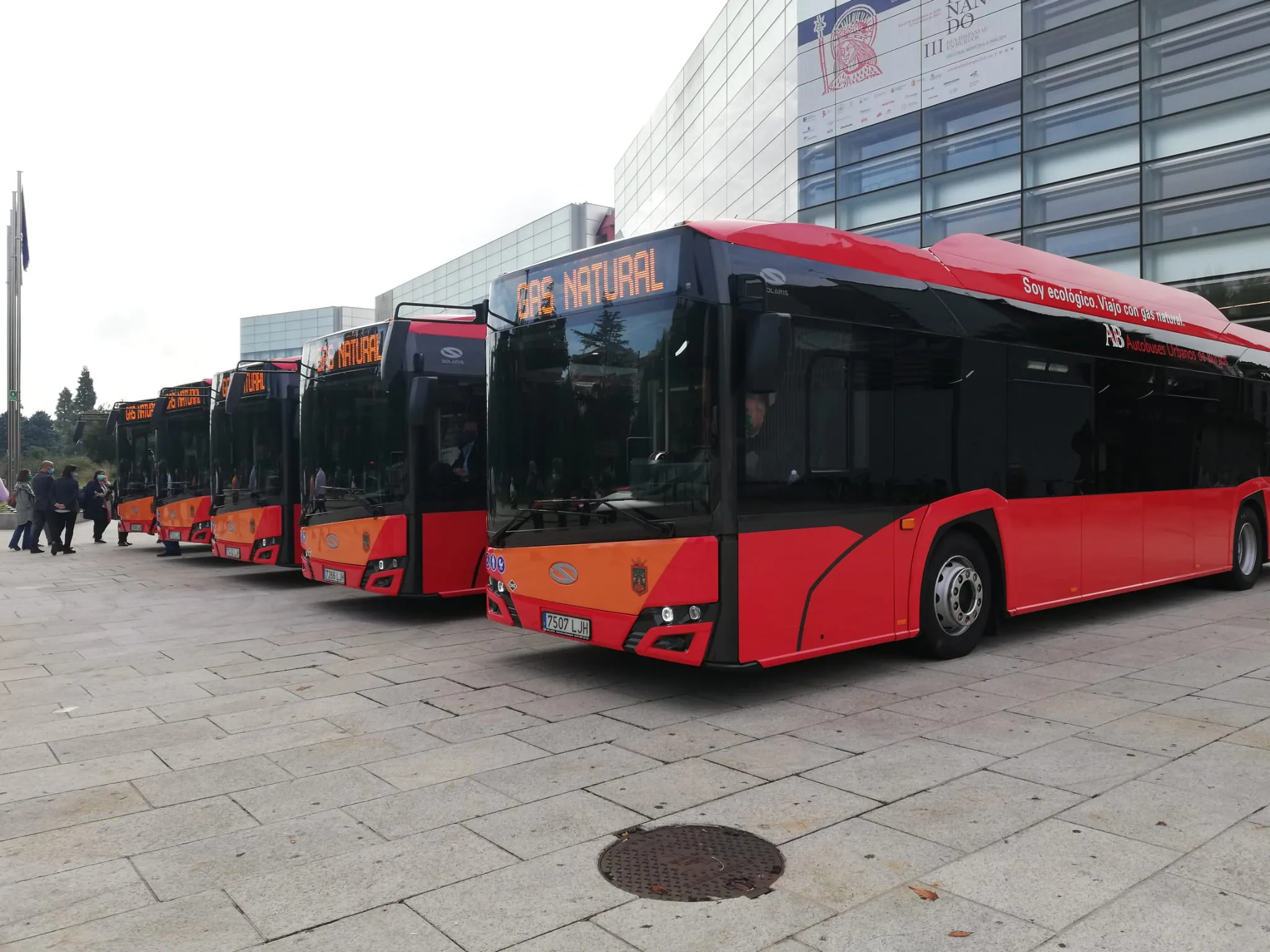 El PP consigue que el PSOE rectifique y se transfiera todo el dinero de las tarjetas de autobús